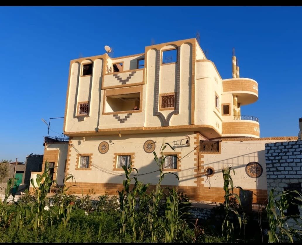 فيلا بزخارف هندسية وحجر كريمي